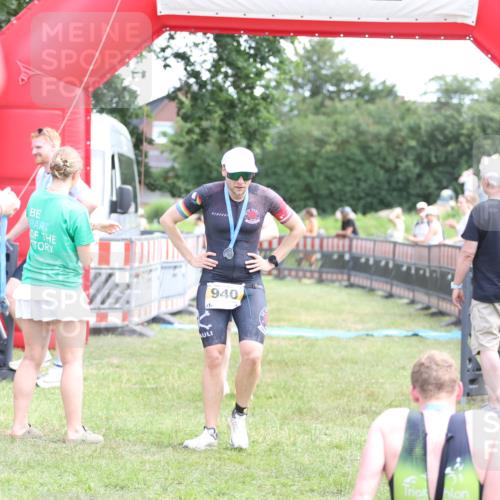 21.06.2026 - 29. Vierlanden-Triathlon Andreas Tolksdorf http://msf.ph/oto/9890228 21.06.2026 12:56:46 Ziel 165, 952, 165, 952 meine-sportfotos.de