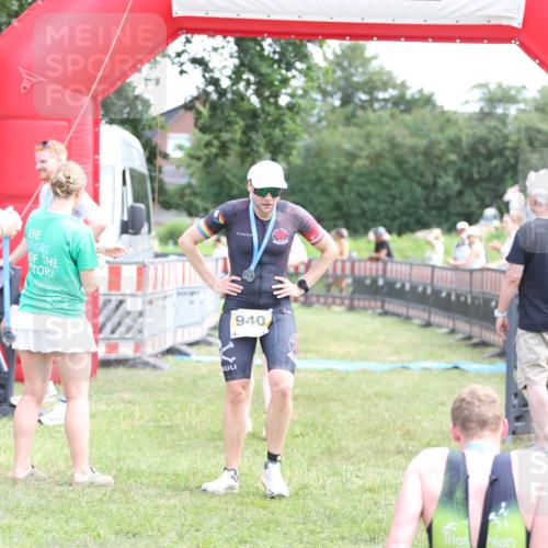 21.06.2026 - 29. Vierlanden-Triathlon Andreas Tolksdorf http://msf.ph/oto/9890229 21.06.2026 12:56:46 Ziel 165, 952, 165, 952 meine-sportfotos.de