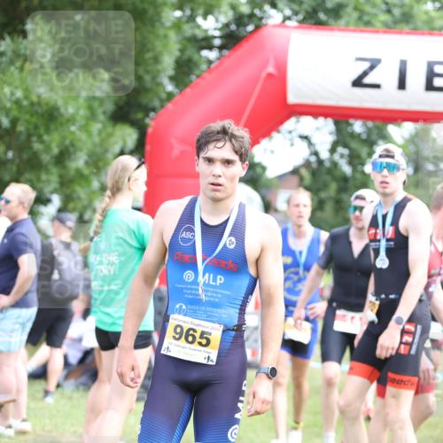 21.06.2026 - 29. Vierlanden-Triathlon Andreas Tolksdorf http://msf.ph/oto/9890265 21.06.2026 12:57:24 Ziel 88, 721, 973, 88, 721, 973 meine-sportfotos.de