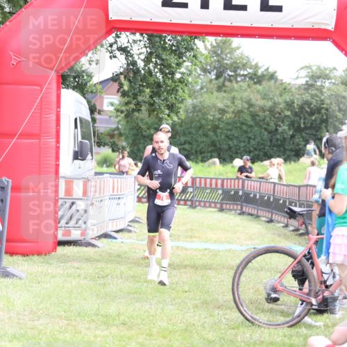 21.06.2026 - 29. Vierlanden-Triathlon Andreas Tolksdorf http://msf.ph/oto/9890278 21.06.2026 12:57:47 Ziel 78, 106, 706, 945, 78, 106, 706, 945 meine-sportfotos.de