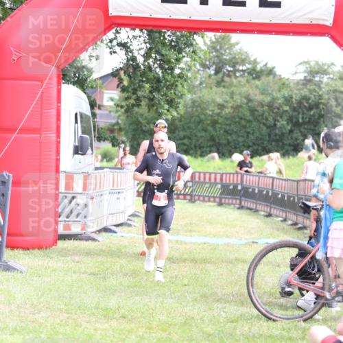 21.06.2026 - 29. Vierlanden-Triathlon Andreas Tolksdorf http://msf.ph/oto/9890280 21.06.2026 12:57:47 Ziel 78, 106, 706, 945, 78, 106, 706, 945 meine-sportfotos.de
