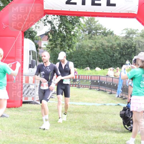 21.06.2026 - 29. Vierlanden-Triathlon Andreas Tolksdorf http://msf.ph/oto/9890285 21.06.2026 12:57:49 Ziel 78, 106, 706, 945, 78, 106, 706, 945 meine-sportfotos.de