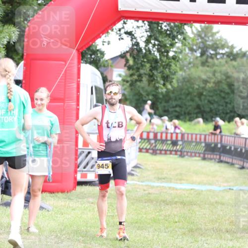 21.06.2026 - 29. Vierlanden-Triathlon Andreas Tolksdorf http://msf.ph/oto/9890290 21.06.2026 12:58:03 Ziel  meine-sportfotos.de
