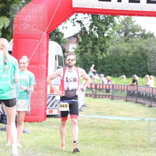 21.06.2026 - 29. Vierlanden-Triathlon Andreas Tolksdorf http://msf.ph/oto/9890292 21.06.2026 12:58:03 Ziel  meine-sportfotos.de
