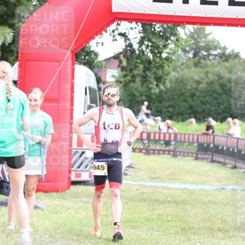 21.06.2026 - 29. Vierlanden-Triathlon Andreas Tolksdorf http://msf.ph/oto/9890293 21.06.2026 12:58:03 Ziel  meine-sportfotos.de