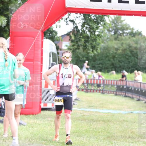 21.06.2026 - 29. Vierlanden-Triathlon Andreas Tolksdorf http://msf.ph/oto/9890294 21.06.2026 12:58:03 Ziel  meine-sportfotos.de