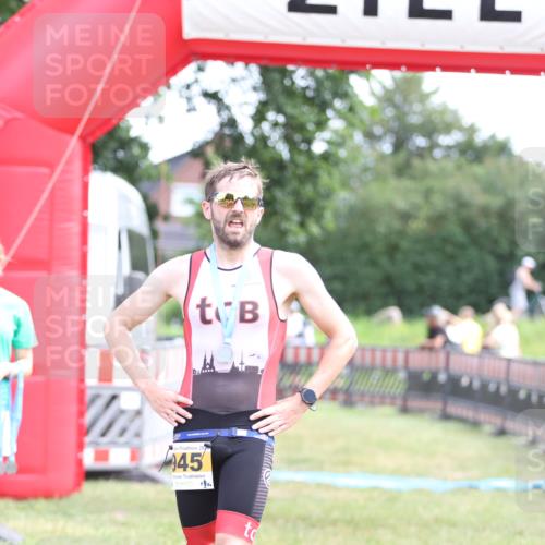 21.06.2026 - 29. Vierlanden-Triathlon Andreas Tolksdorf http://msf.ph/oto/9890296 21.06.2026 12:58:07 Ziel  meine-sportfotos.de
