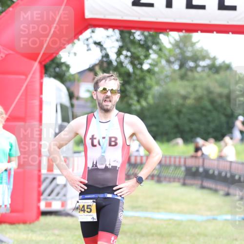 21.06.2026 - 29. Vierlanden-Triathlon Andreas Tolksdorf http://msf.ph/oto/9890297 21.06.2026 12:58:07 Ziel  meine-sportfotos.de