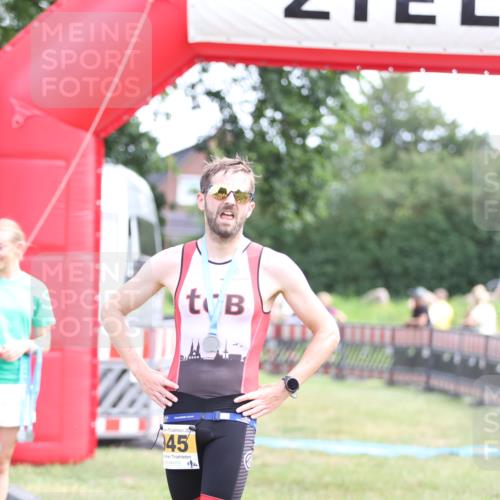 21.06.2026 - 29. Vierlanden-Triathlon Andreas Tolksdorf http://msf.ph/oto/9890300 21.06.2026 12:58:08 Ziel  meine-sportfotos.de