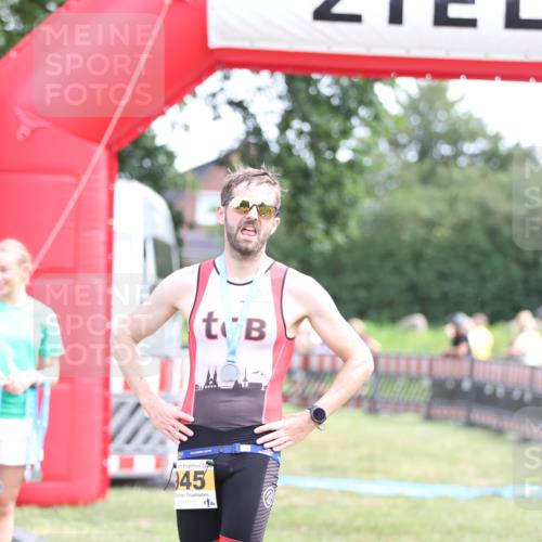 21.06.2026 - 29. Vierlanden-Triathlon Andreas Tolksdorf http://msf.ph/oto/9890301 21.06.2026 12:58:08 Ziel  meine-sportfotos.de
