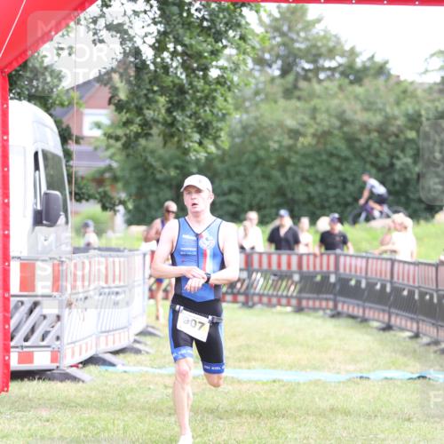 21.06.2026 - 29. Vierlanden-Triathlon Andreas Tolksdorf http://msf.ph/oto/9890304 21.06.2026 12:58:26 Ziel 907, 932, 907, 932 meine-sportfotos.de