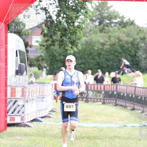 21.06.2026 - 29. Vierlanden-Triathlon Andreas Tolksdorf http://msf.ph/oto/9890306 21.06.2026 12:58:26 Ziel 907, 932, 907, 932 meine-sportfotos.de