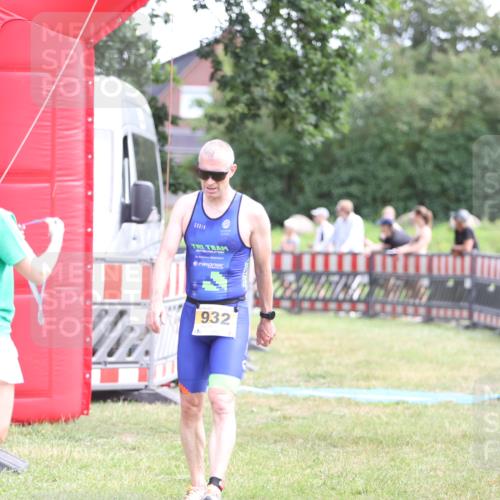 21.06.2026 - 29. Vierlanden-Triathlon Andreas Tolksdorf http://msf.ph/oto/9890312 21.06.2026 12:58:34 Ziel 932, 932 meine-sportfotos.de