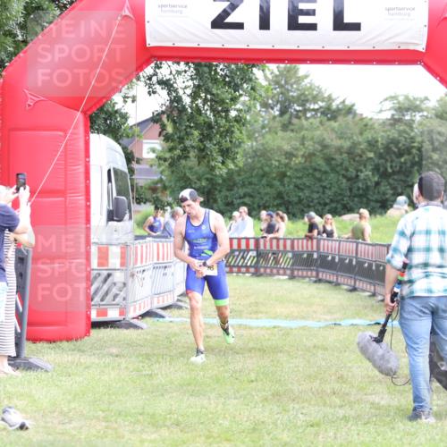 21.06.2026 - 29. Vierlanden-Triathlon Andreas Tolksdorf http://msf.ph/oto/9890316 21.06.2026 12:58:53 Ziel 936, 947, 936, 947 meine-sportfotos.de