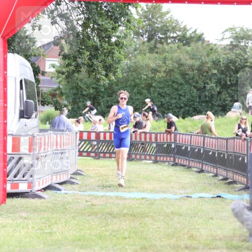 21.06.2026 - 29. Vierlanden-Triathlon Andreas Tolksdorf http://msf.ph/oto/9890322 21.06.2026 12:58:57 Ziel 947, 947 meine-sportfotos.de