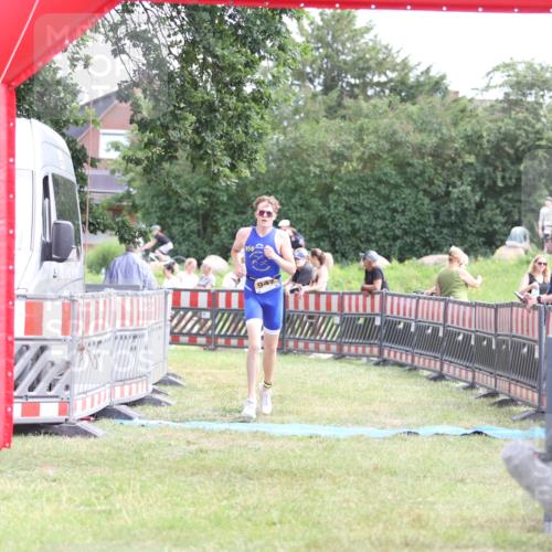 21.06.2026 - 29. Vierlanden-Triathlon Andreas Tolksdorf http://msf.ph/oto/9890329 21.06.2026 12:58:57 Ziel 947, 947 meine-sportfotos.de
