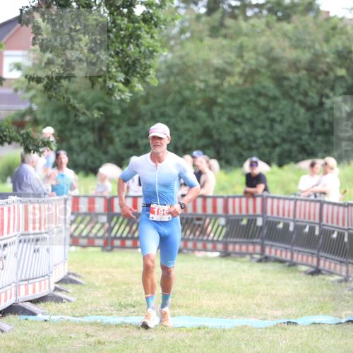 21.06.2026 - 29. Vierlanden-Triathlon Andreas Tolksdorf http://msf.ph/oto/9890336 21.06.2026 12:59:09 Ziel 181, 196, 181, 196 meine-sportfotos.de