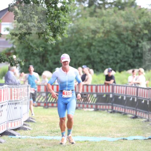 21.06.2026 - 29. Vierlanden-Triathlon Andreas Tolksdorf http://msf.ph/oto/9890340 21.06.2026 12:59:09 Ziel 181, 196, 181, 196 meine-sportfotos.de