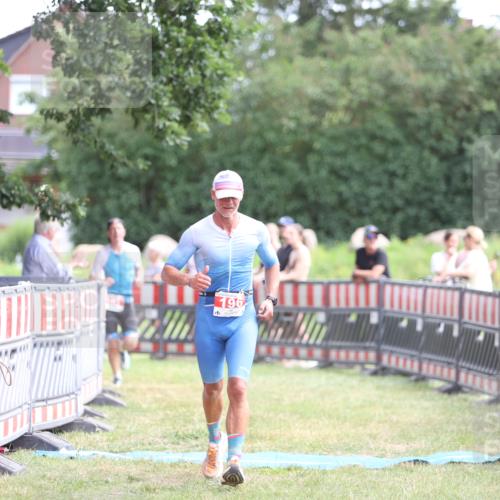 21.06.2026 - 29. Vierlanden-Triathlon Andreas Tolksdorf http://msf.ph/oto/9890341 21.06.2026 12:59:09 Ziel 181, 196, 181, 196 meine-sportfotos.de