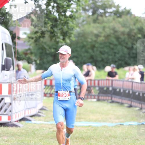 21.06.2026 - 29. Vierlanden-Triathlon Andreas Tolksdorf http://msf.ph/oto/9890345 21.06.2026 12:59:11 Ziel 181, 196, 181, 196 meine-sportfotos.de