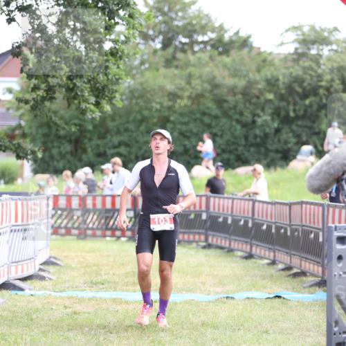 21.06.2026 - 29. Vierlanden-Triathlon Andreas Tolksdorf http://msf.ph/oto/9890355 21.06.2026 12:59:25 Ziel 103, 112, 103, 112 meine-sportfotos.de
