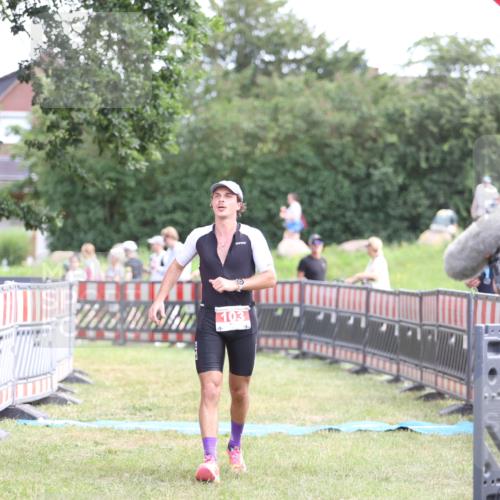 21.06.2026 - 29. Vierlanden-Triathlon Andreas Tolksdorf http://msf.ph/oto/9890358 21.06.2026 12:59:25 Ziel 103, 112, 103, 112 meine-sportfotos.de