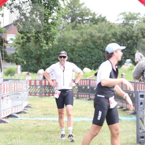 21.06.2026 - 29. Vierlanden-Triathlon Andreas Tolksdorf http://msf.ph/oto/9890363 21.06.2026 12:59:39 Ziel 112, 112 meine-sportfotos.de