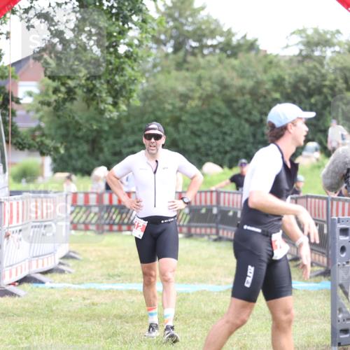 21.06.2026 - 29. Vierlanden-Triathlon Andreas Tolksdorf http://msf.ph/oto/9890364 21.06.2026 12:59:39 Ziel 112, 112 meine-sportfotos.de