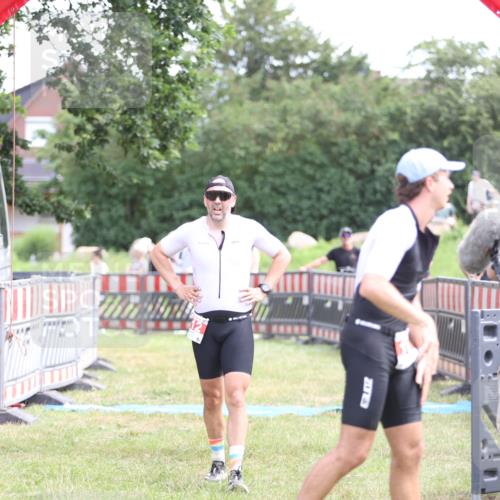 21.06.2026 - 29. Vierlanden-Triathlon Andreas Tolksdorf http://msf.ph/oto/9890365 21.06.2026 12:59:39 Ziel 112, 112 meine-sportfotos.de