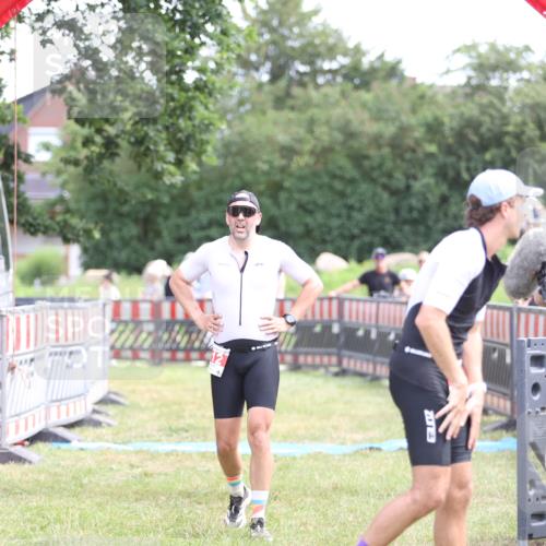 21.06.2026 - 29. Vierlanden-Triathlon Andreas Tolksdorf http://msf.ph/oto/9890366 21.06.2026 12:59:39 Ziel 112, 112 meine-sportfotos.de
