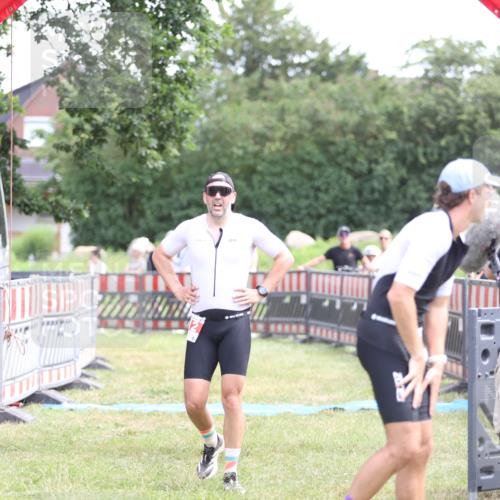 21.06.2026 - 29. Vierlanden-Triathlon Andreas Tolksdorf http://msf.ph/oto/9890367 21.06.2026 12:59:39 Ziel 112, 112 meine-sportfotos.de