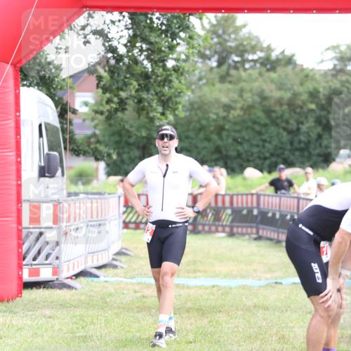21.06.2026 - 29. Vierlanden-Triathlon Andreas Tolksdorf http://msf.ph/oto/9890368 21.06.2026 12:59:40 Ziel 112, 112 meine-sportfotos.de