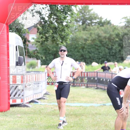 21.06.2026 - 29. Vierlanden-Triathlon Andreas Tolksdorf http://msf.ph/oto/9890369 21.06.2026 12:59:40 Ziel 112, 112 meine-sportfotos.de