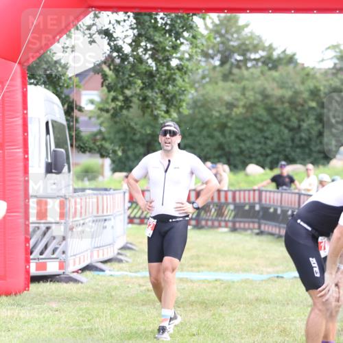 21.06.2026 - 29. Vierlanden-Triathlon Andreas Tolksdorf http://msf.ph/oto/9890370 21.06.2026 12:59:40 Ziel 112, 112 meine-sportfotos.de