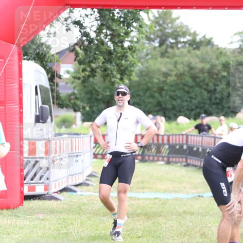 21.06.2026 - 29. Vierlanden-Triathlon Andreas Tolksdorf http://msf.ph/oto/9890372 21.06.2026 12:59:40 Ziel 112, 112 meine-sportfotos.de