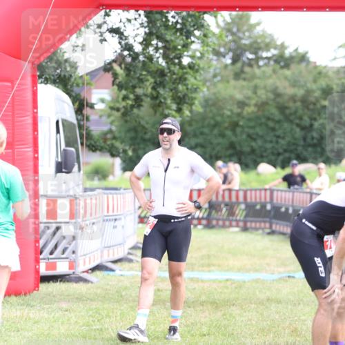 21.06.2026 - 29. Vierlanden-Triathlon Andreas Tolksdorf http://msf.ph/oto/9890378 21.06.2026 12:59:40 Ziel 112, 112 meine-sportfotos.de