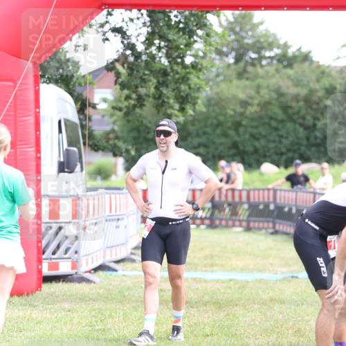 21.06.2026 - 29. Vierlanden-Triathlon Andreas Tolksdorf http://msf.ph/oto/9890380 21.06.2026 12:59:40 Ziel 112, 112 meine-sportfotos.de