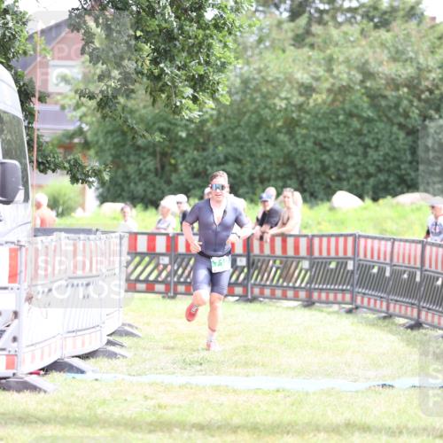 21.06.2026 - 29. Vierlanden-Triathlon Andreas Tolksdorf http://msf.ph/oto/9890382 21.06.2026 13:00:11 Ziel 710, 710 meine-sportfotos.de