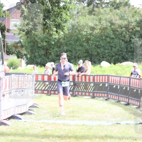 21.06.2026 - 29. Vierlanden-Triathlon Andreas Tolksdorf http://msf.ph/oto/9890385 21.06.2026 13:00:11 Ziel 710, 710 meine-sportfotos.de