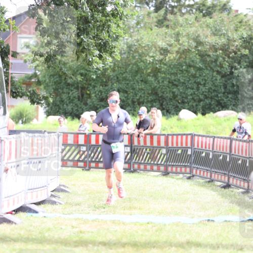 21.06.2026 - 29. Vierlanden-Triathlon Andreas Tolksdorf http://msf.ph/oto/9890386 21.06.2026 13:00:11 Ziel 710, 710 meine-sportfotos.de