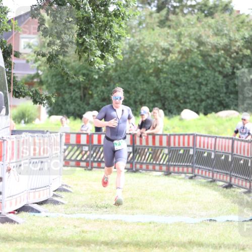 21.06.2026 - 29. Vierlanden-Triathlon Andreas Tolksdorf http://msf.ph/oto/9890388 21.06.2026 13:00:11 Ziel 710, 710 meine-sportfotos.de