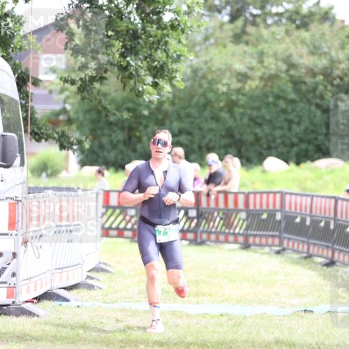 21.06.2026 - 29. Vierlanden-Triathlon Andreas Tolksdorf http://msf.ph/oto/9890390 21.06.2026 13:00:12 Ziel 710, 710 meine-sportfotos.de