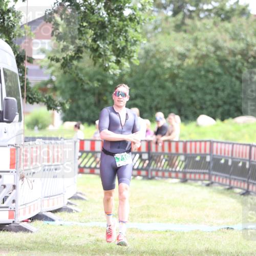 21.06.2026 - 29. Vierlanden-Triathlon Andreas Tolksdorf http://msf.ph/oto/9890393 21.06.2026 13:00:12 Ziel 710, 710 meine-sportfotos.de