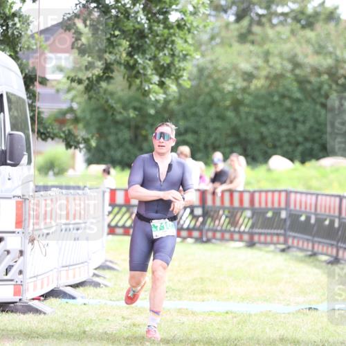 21.06.2026 - 29. Vierlanden-Triathlon Andreas Tolksdorf http://msf.ph/oto/9890395 21.06.2026 13:00:13 Ziel 710, 710 meine-sportfotos.de