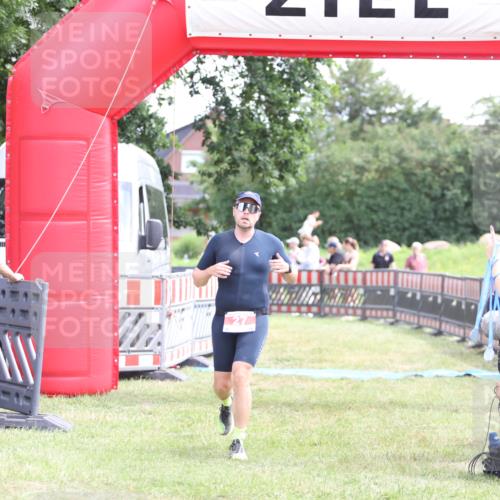 21.06.2026 - 29. Vierlanden-Triathlon Andreas Tolksdorf http://msf.ph/oto/9890398 21.06.2026 13:00:39 Ziel 27, 241, 27, 241 meine-sportfotos.de