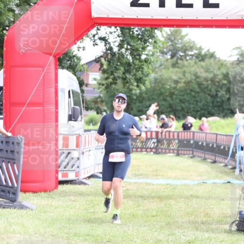 21.06.2026 - 29. Vierlanden-Triathlon Andreas Tolksdorf http://msf.ph/oto/9890399 21.06.2026 13:00:39 Ziel 27, 241, 27, 241 meine-sportfotos.de