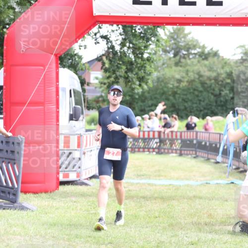 21.06.2026 - 29. Vierlanden-Triathlon Andreas Tolksdorf http://msf.ph/oto/9890402 21.06.2026 13:00:39 Ziel 27, 241, 27, 241 meine-sportfotos.de