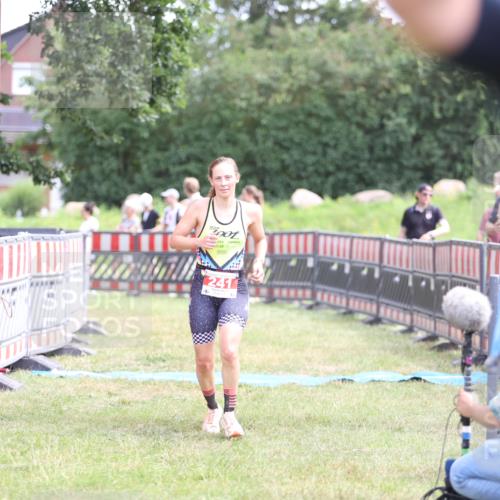 21.06.2026 - 29. Vierlanden-Triathlon Andreas Tolksdorf http://msf.ph/oto/9890407 21.06.2026 13:00:48 Ziel 241, 241 meine-sportfotos.de