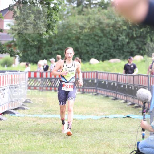 21.06.2026 - 29. Vierlanden-Triathlon Andreas Tolksdorf http://msf.ph/oto/9890408 21.06.2026 13:00:48 Ziel 241, 241 meine-sportfotos.de