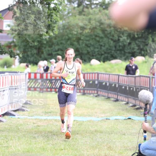 21.06.2026 - 29. Vierlanden-Triathlon Andreas Tolksdorf http://msf.ph/oto/9890409 21.06.2026 13:00:48 Ziel 241, 241 meine-sportfotos.de